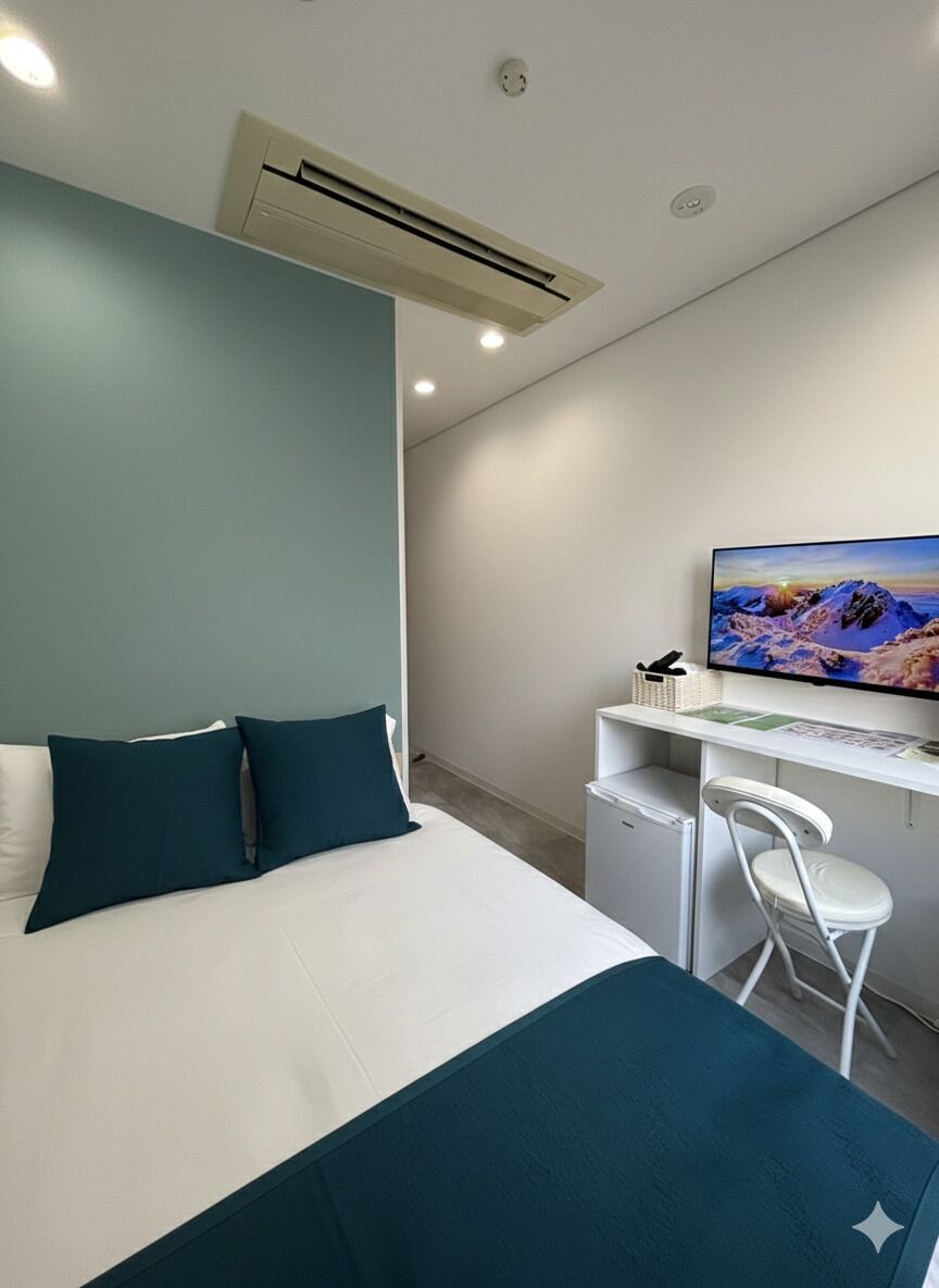 Basic Single Room (2) | Blackout drapes, soundproofing, iron/ironing board, free WiFi