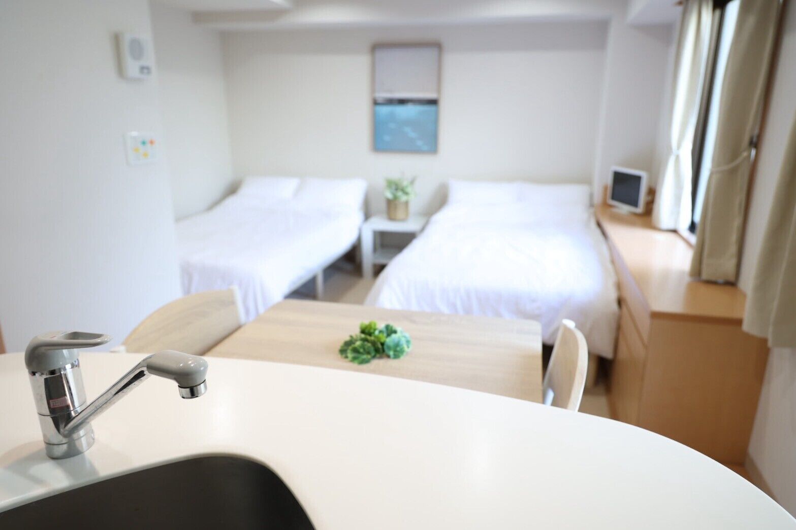 Family Studio | Blackout drapes, soundproofing, iron/ironing board, free WiFi