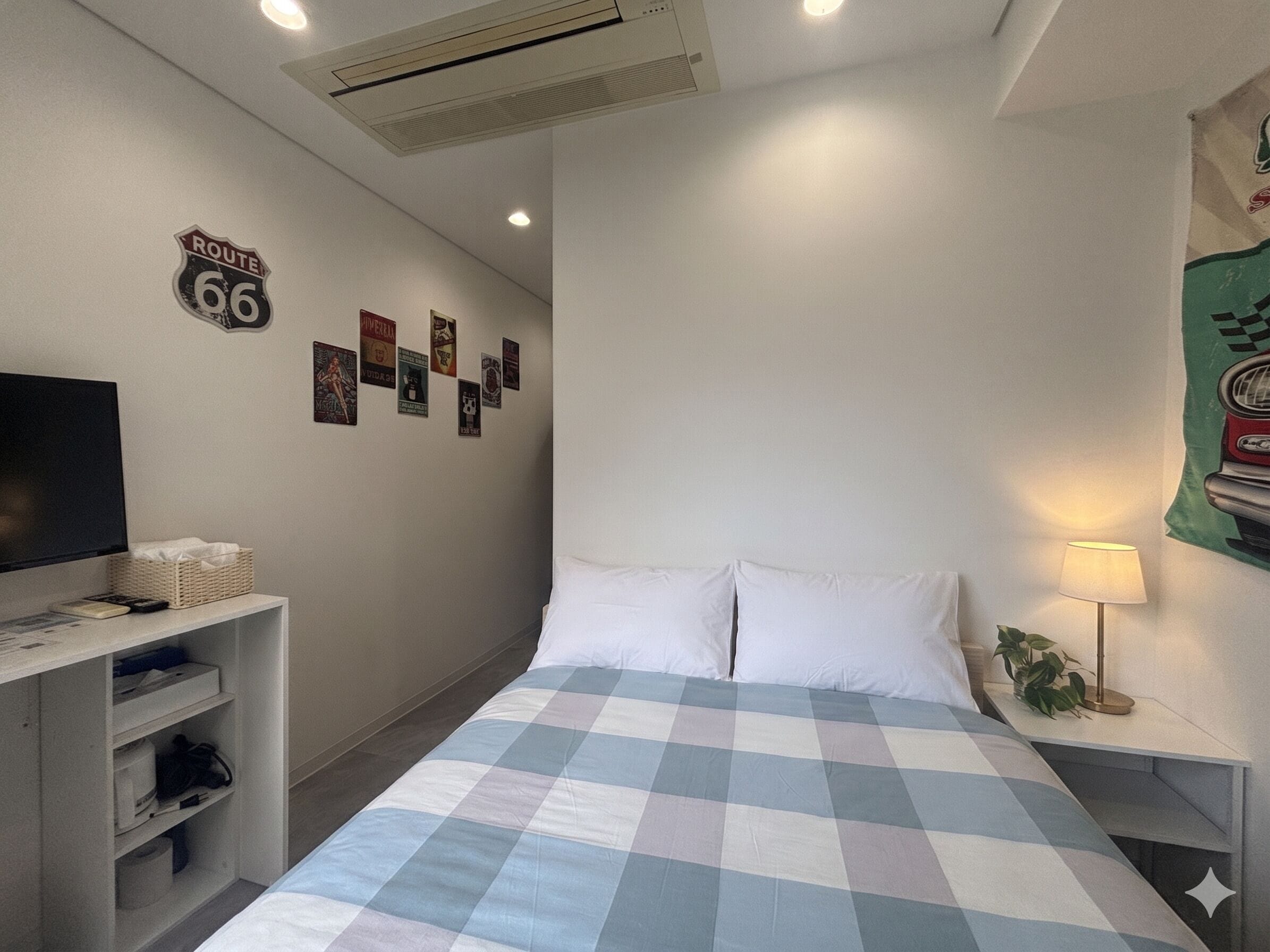 Basic Single Room (1) | Blackout drapes, soundproofing, iron/ironing board, free WiFi