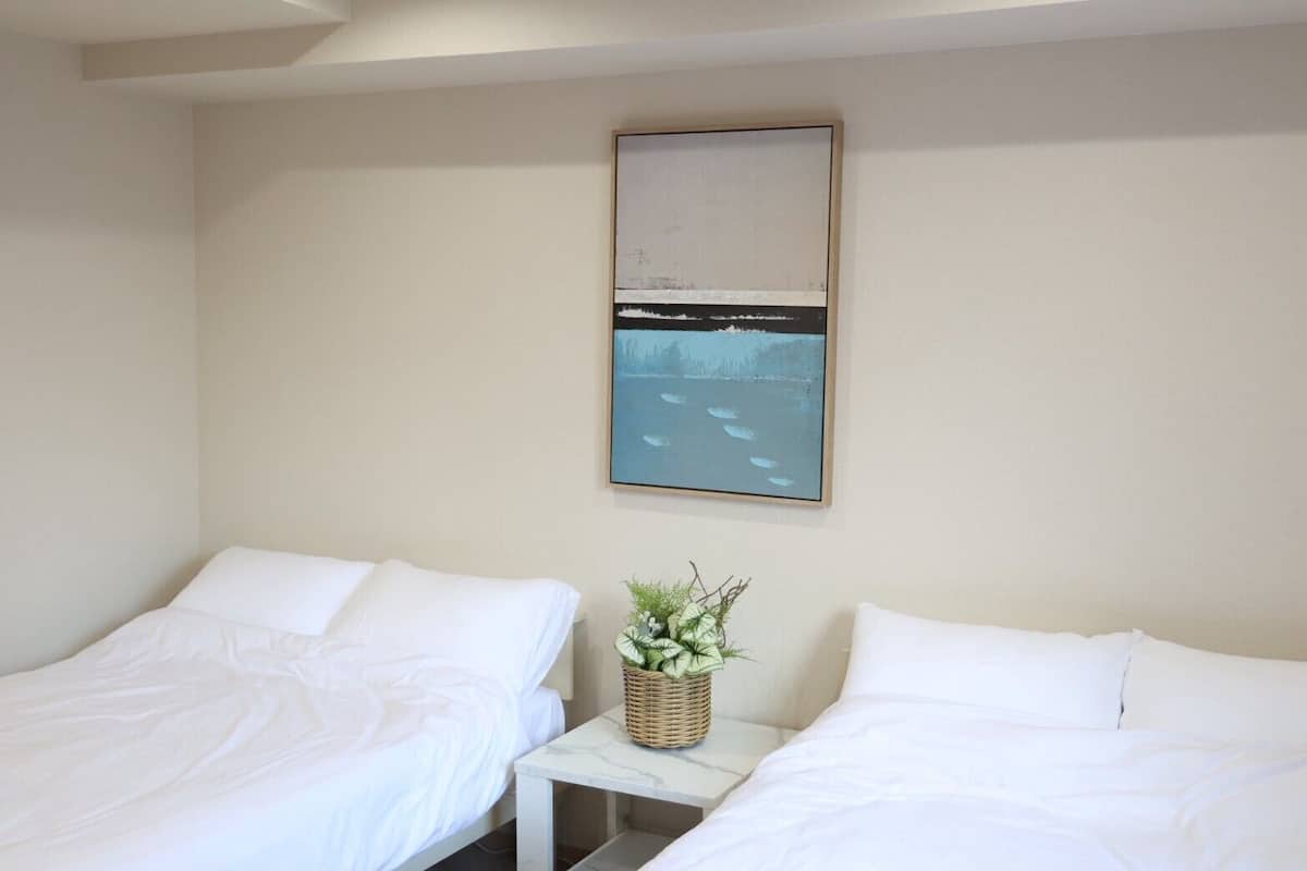 Family Studio | Blackout drapes, soundproofing, iron/ironing board, free WiFi