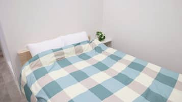 Basic Single Room (1) | Blackout drapes, soundproofing, iron/ironing board, free WiFi