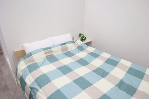 Basic Single Room (1) | Blackout drapes, soundproofing, iron/ironing board, free WiFi - Hotel Leap (Osaka)