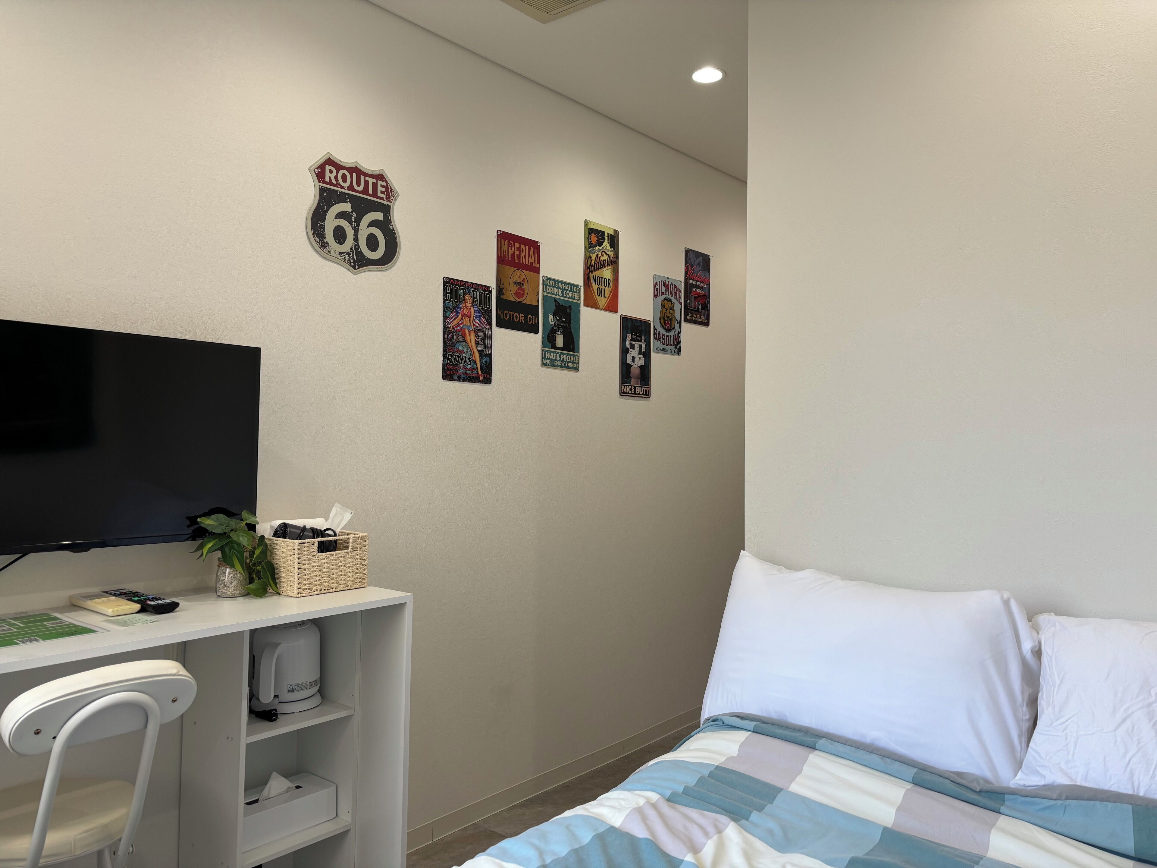 Basic Single Room (1) | Blackout drapes, soundproofing, iron/ironing board, free WiFi