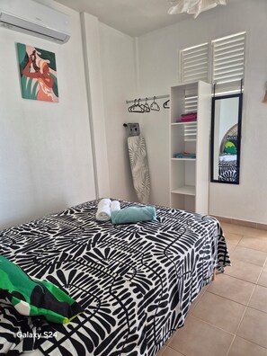 Iron/ironing board, Internet, bed sheets - F2 with magnificent sea view (Le Robert)
