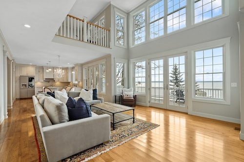 Oneida Lakeside | Sleeps 8 | Pet Friendly