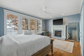 4 bedrooms, desk, WiFi, bed sheets - Luxury Oneida Lakefront / Pet Friendly (Clevland)
