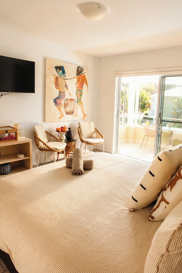 2 bedrooms, iron/ironing board, internet