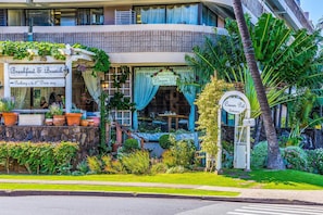 Exterior detail - 25th Floor Cozy studio in gorgeous Honolulu perfect for your island getaway (Honolulu)