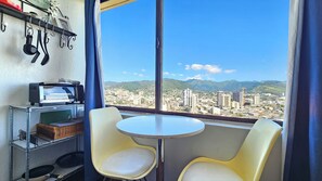 Dining - 25th Floor Cozy studio in gorgeous Honolulu perfect for your island getaway (Honolulu)