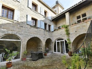 Outdoor dining - Demeure Medievale by Interhome (Uzès)