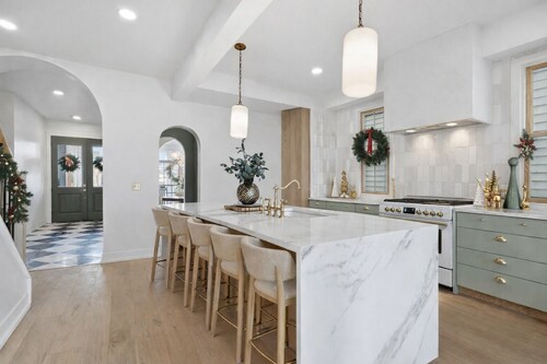 Designer 5-bedroom house with rooftop patio DT Pittsburgh