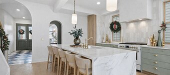 Designer 5-bedroom house with rooftop patio DT Pittsburgh