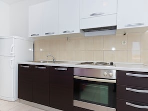 Fridge, oven, cookware/dishes/utensils - Apartment Martina 2 4+1 by Interhome (Vodice)
