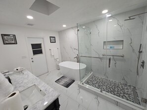 Shower, hair dryer, towels, soap - Parisian Escape in Port St. Lucie! Complete with Spacious Arcade! Bienvenue! (Port St. Lucie)
