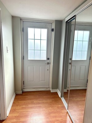 Interior - Beautiful 2Bed walkout basement (Halton Hills)