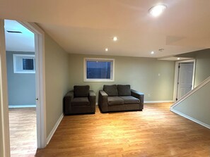 Interior - Beautiful 2Bed walkout basement (Halton Hills)