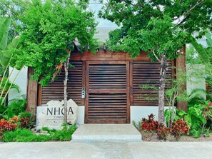 Exterior detail - Centric 2BD Apartment Swim Up Pool (Tulum)
