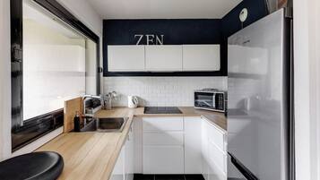 Réfrigérateur, micro-ondes, four, lave-vaisselle