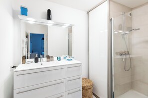 Shower, free toiletries, towels - Appartement Laurier - Welkeys (Marcq-en-Barœul)