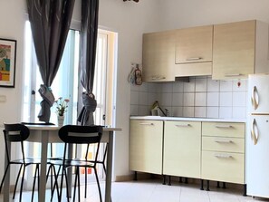 Fridge, cookware/dishes/utensils - Salty apartment by Interhome (Santa Maria)