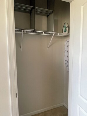 Interior - Fully Furnished Luxury Home with Ensuite Bedrooms/Bathrooms (Severn)