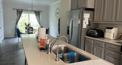 Fully Furnished Luxury Home with Ensuite Bedrooms/Bathrooms