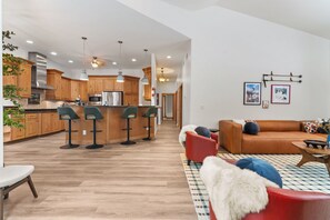 Living area - The Powder Haus: Hot Tub, Sauna, Fire Pit, Golfsim (Wisconsin Dells)