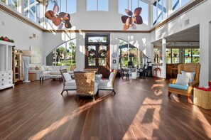 Interior - Dog friendly ~ FREE golf cart & bikes ~ Gulf views ~ Club pool, pickle ball ++ (Destin)