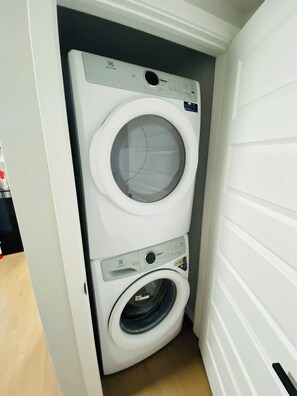 Interior - Cozy 2BR | High Ceilings Basement + Private Entrance - close to amenities (Winnipeg)