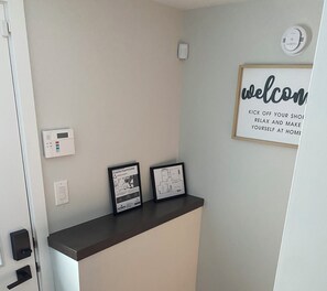 Interior - Cozy 2BR | High Ceilings Basement + Private Entrance - close to amenities (Winnipeg)