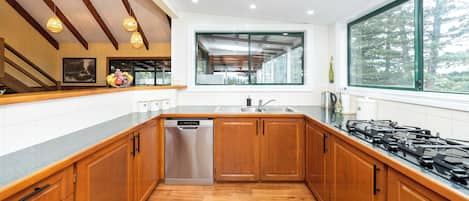 獨棟房屋, 部分海景 | 私人廚房 | 大型冰箱、微波爐、烤箱、爐台