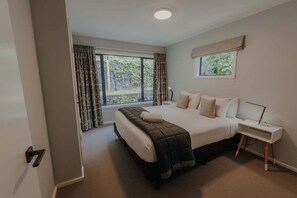 4 bedrooms - Mountain Views | Beachfront | Central - KK86200 (Kaikōura)