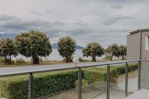 Property grounds - Mountain Views | Beachfront | Central - KK86200 (Kaikōura)