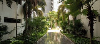 Cozy, elegant 2BR steps to US Consulate