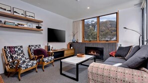 Fireplace - Alpine Gloria - Squatters 17 (Thredbo)