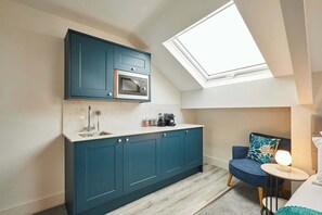 House - Host Stay The Langley Hotel Apartment 10 (Whitby)