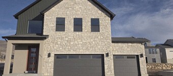 Beautiful New 5 Bedroom House in Charming Heber City Utah - Sleeps 19!