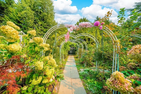 Exterior. Cozy 3BR Villa Garden View Beach