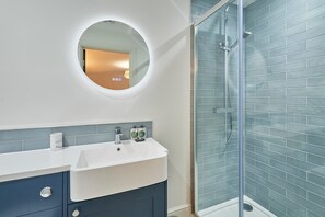 1 bedroom - Host Stay The Langley Hotel Apartment 8 (Whitby)