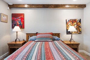 2 habitaciones, escritorio, tabla de planchar con plancha y wifi gratis 