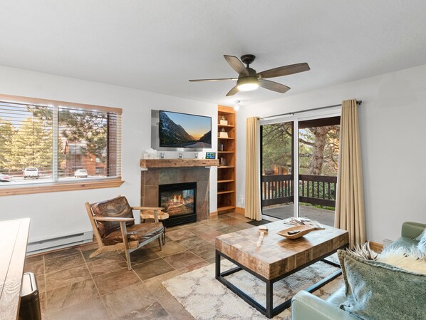 Smart TV, fireplace - Red Pine T1 | Golf Course Views | Fireplace | Full Kitchen | Deck | Pools & Hot Tub | Walk to Lifts (Park City)