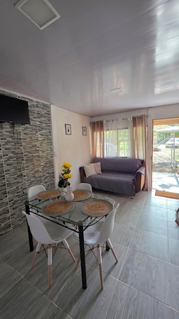 Dining. House 5 minutes away from the beach in Guanacaste