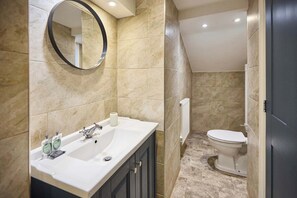 House - Host Stay The Langley Hotel Apartment 12 (Whitby)