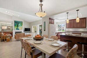 Dining - Oasis Golf & Mountain View Condo (Palm Desert)