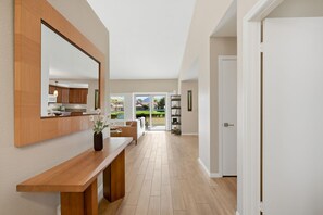 Interior - Oasis Golf & Mountain View Condo (Palm Desert)
