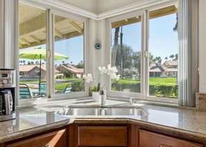 Interior - Oasis Golf & Mountain View Condo (Palm Desert)