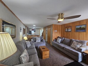TV, fireplace - Powderidge 42 2 Br: Sleeps 10 (Snowshoe)