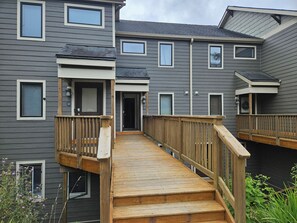 Exterior detail - Powderidge 42 2 Br: Sleeps 10 (Snowshoe)