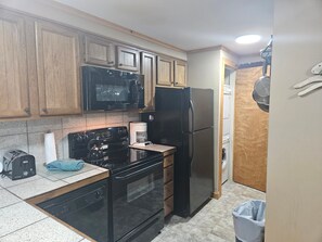 Fridge, microwave, oven, stovetop - Powderidge 42 2 Br: Sleeps 10 (Snowshoe)