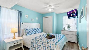 2 bedrooms, desk, free WiFi, bed sheets